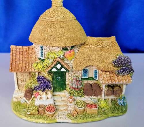Lilliput Lane ` Little Scumpy ` #