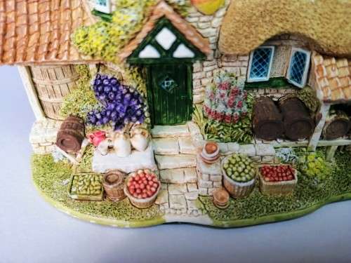 Lilliput Lane ` Little Scumpy ` #
