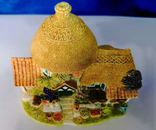 Lilliput Lane ` Little Scumpy ` #