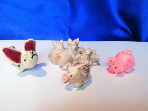 Group of 4 various Pigs  #