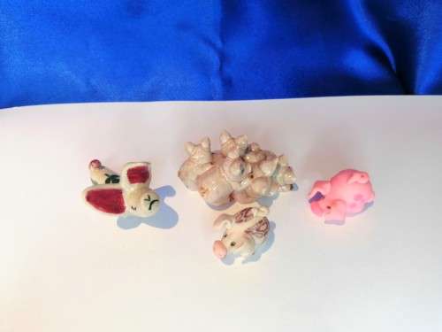 Group of 4 various Pigs  #