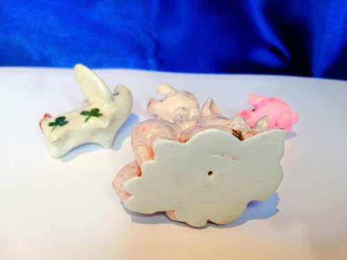 Group of 4 various Pigs  #