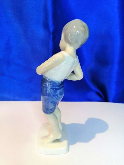 Figurine Bing and Gröndahl 1759 Tiny Tot by Michaela Ahlmann