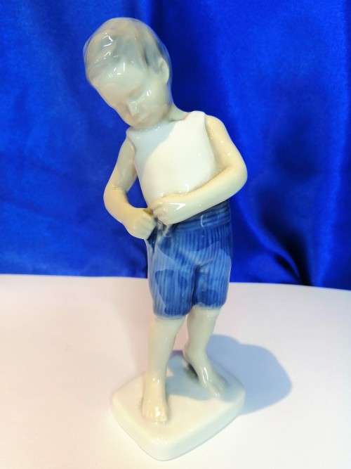 Figurine Bing and Gröndahl 1759 Tiny Tot by Michaela Ahlmann