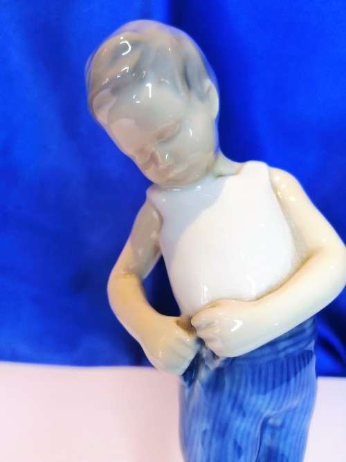 Figurine Bing and Gröndahl 1759 Tiny Tot by Michaela Ahlmann