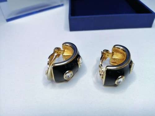Genuine Swarovski Vintage Chunky Clip On Earrings.   #