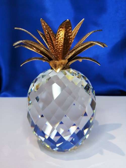 Swarovski Crystal Large Gold Hammered Leaf Pineapple candleholder Retired