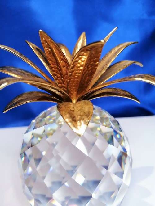 Swarovski Crystal Large Gold Hammered Leaf Pineapple candleholder Retired