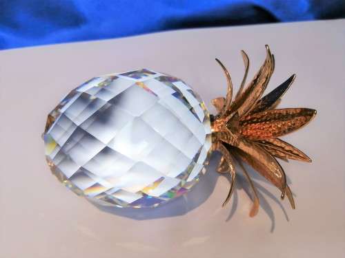 Swarovski Crystal Large Gold Hammered Leaf Pineapple candleholder Retired