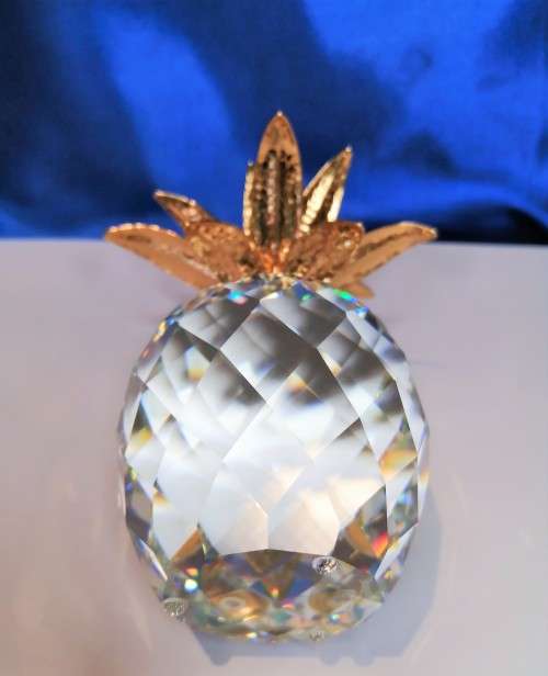 Swarovski Crystal Large Gold Hammered Leaf Pineapple candleholder Retired
