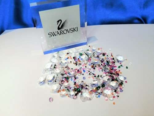Offer SWAROVSKI Crystal Large amount of crystals and hearts.To use around your display + two others#