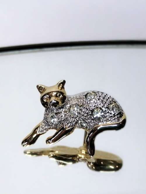 Beautiful Vintage Gold and Crystal Cat Pin #