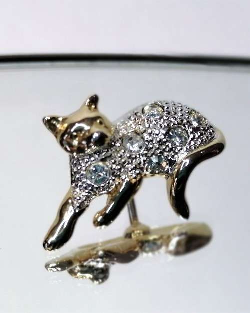 Beautiful Vintage Gold and Crystal Cat Pin #