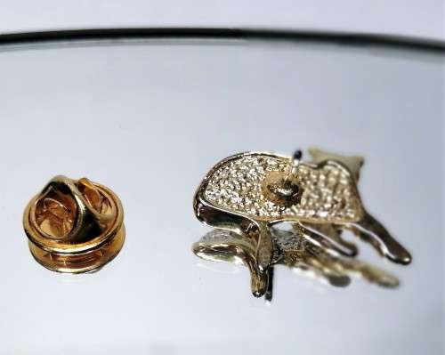 Beautiful Vintage Gold and Crystal Cat Pin #