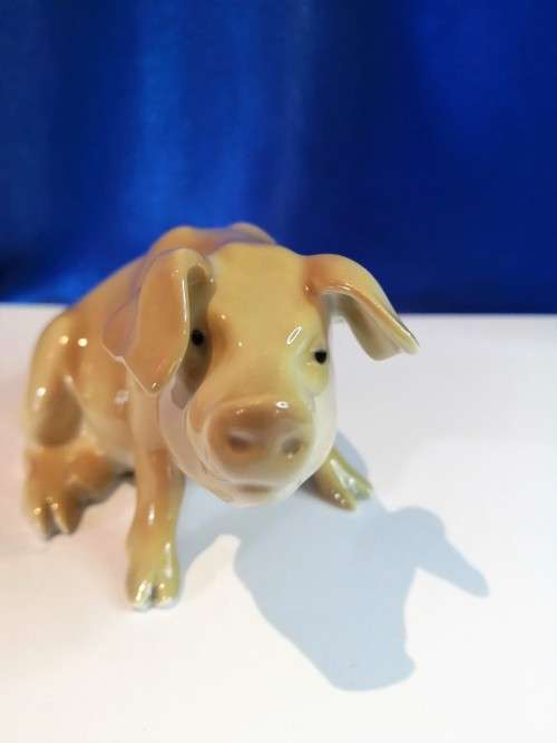 VINTAGE ROYAL COPENHAGEN FIGURINE OF A ` SEATED PIG ` NO.405
