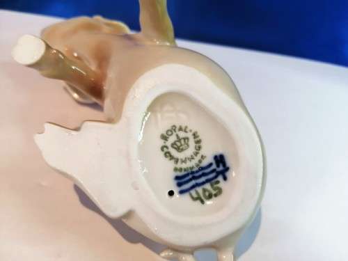 VINTAGE ROYAL COPENHAGEN FIGURINE OF A ` SEATED PIG ` NO.405