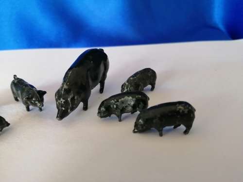Britains J.Hill and Co Farm Feeding Pigs