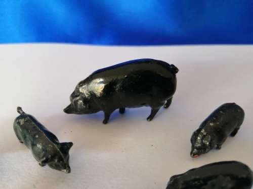 Britains J.Hill and Co Farm Feeding Pigs