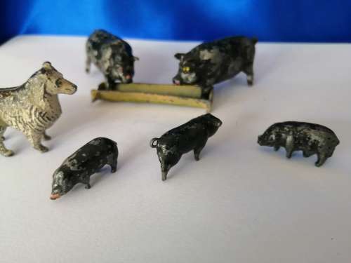 Britains J.Hill and Co Farm Pigs Feeding and Dog