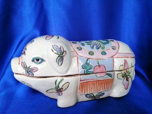Rare Early 20th Cent Chinese Famille Rose Pig Large Trinket Pot Neck Rest #