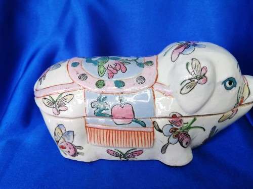 Rare Early 20th Cent Chinese Famille Rose Pig Large Trinket Pot Neck Rest #