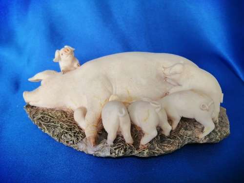 Large Burleigh Pig Sow with Piglets Figurine #