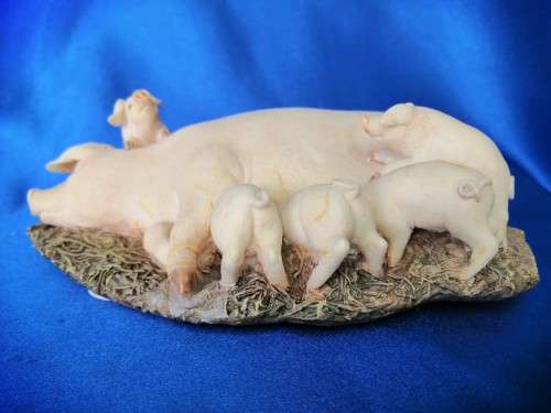 Large Burleigh Pig Sow with Piglets Figurine #
