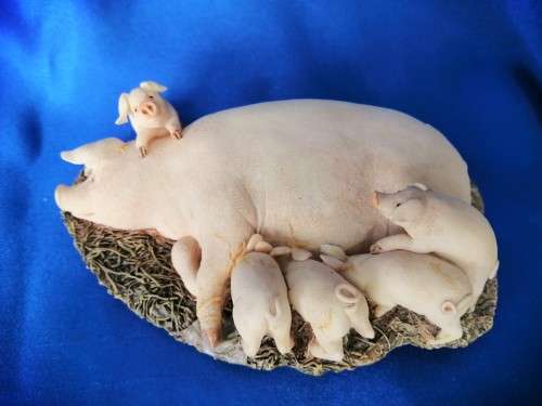 Large Burleigh Pig Sow with Piglets Figurine #