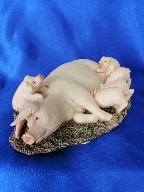 Large Burleigh Pig Sow with Piglets Figurine #