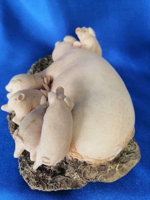 Large Burleigh Pig Sow with Piglets Figurine #