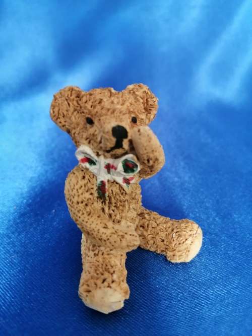 Peter Fagan Colourbox Sitting Bear with Bow Bobbie Scotland #