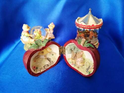 Very sweet Bear globes and Apple
