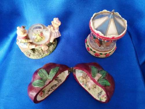 Very sweet Bear globes and Apple