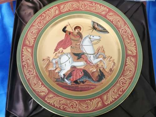 ST. GEORGE and THE DRAGON HAND PAINTED and GILDED CERAMIC PLATE #