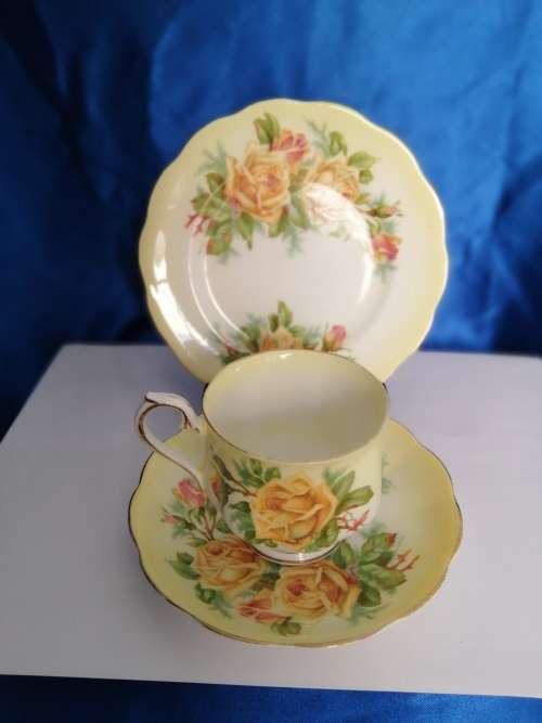 Royal Albert Yellow Tea Rose Trio