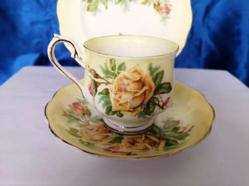 Royal Albert Yellow Tea Rose Trio