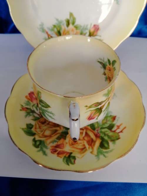 Royal Albert Yellow Tea Rose Trio