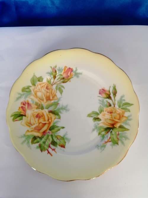 Royal Albert Yellow Tea Rose Trio