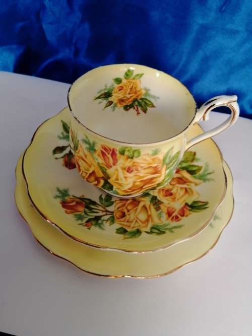 Royal Albert Yellow Tea Rose Trio