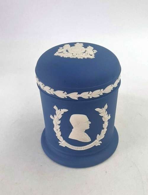 Wedgwood Dark Blue Jasperware Queen Elizabeth II Silver Jubilee Candy Jar Pot