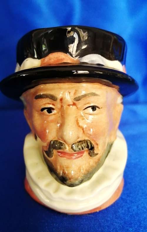Royal Doulton Beefeatter Character Jug Toby D6251