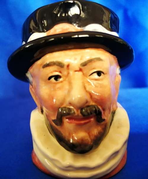 Royal Doulton Beefeatter Character Jug Toby D6251