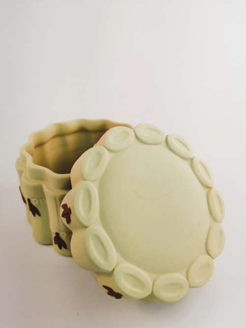 Rare Wedgwood Primrose Terracotta Jasper Ware Bamboo Jewelry Covered Box