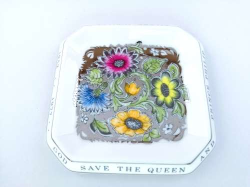 Wedgwood Susie Cooper Queen Silver Jubilee Square Dish issue of 500
