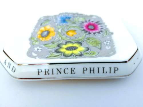 Wedgwood Susie Cooper Queen Silver Jubilee Square Dish issue of 500