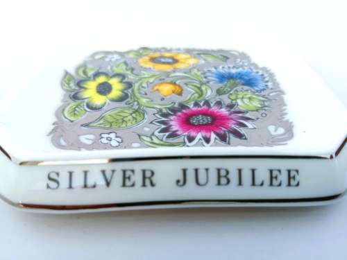 Wedgwood Susie Cooper Queen Silver Jubilee Square Dish issue of 500