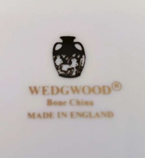 Wedgwood Clementine ribbed edged trinket box and lid - blue flowers on white  #