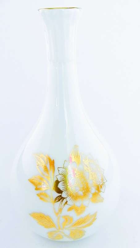 Wedgwood Gold Tonquin Tall Bud Vase