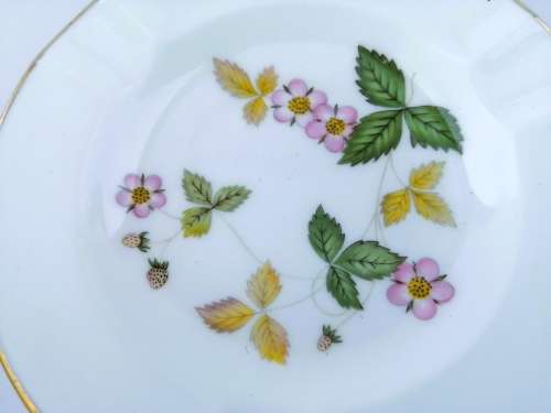 Wedgwood Wild Strawberry Round Dish  #