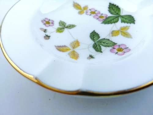 Wedgwood Wild Strawberry Round Dish  #
